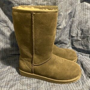 Koolaburra by Ugg tall suede gray boot size 7